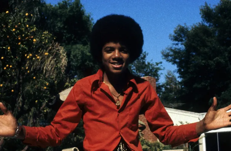 Od zlostavljanog djeteta do kralja popa! Znate li kako je Michael Jackson izgledao prije operacija?
