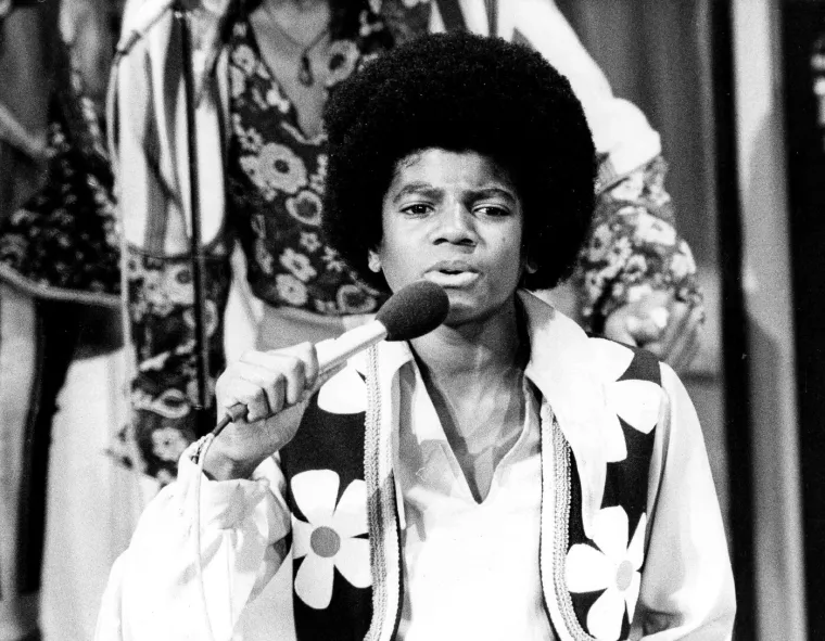 Od zlostavljanog djeteta do kralja popa! Znate li kako je Michael Jackson izgledao prije operacija?