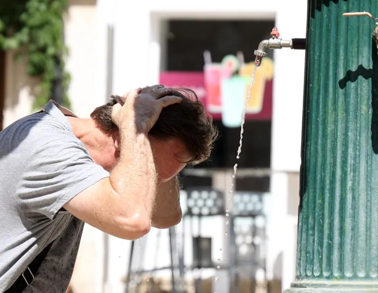 U &Scaron;ibeniku je ba&scaron; vruće: Dame se skrile iza sunčanih naočala, ali nisu pro&scaron;le nezamijećeno