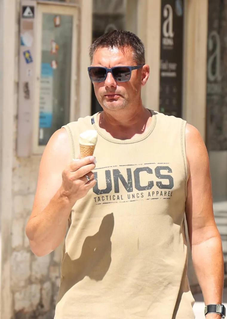 U &Scaron;ibeniku je ba&scaron; vruće: Dame se skrile iza sunčanih naočala, ali nisu pro&scaron;le nezamijećeno