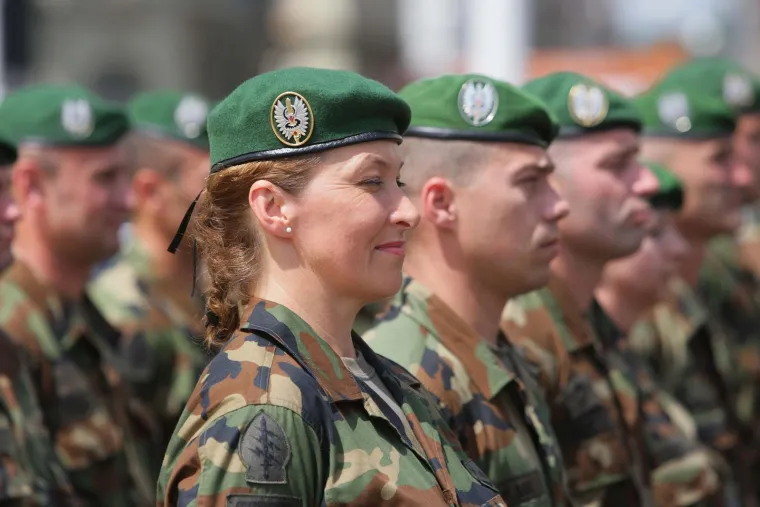 Nekad je današnji dan bio praznik, slavilo se i mimohodima na Trgu: Prisjetite se ceremonija iz Sanaderove ere
