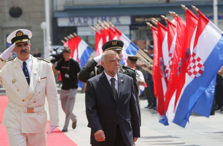Nekad je dana&scaron;nji dan bio praznik, slavilo se i mimohodima na Trgu: Prisjetite se ceremonija iz Sanaderove ere