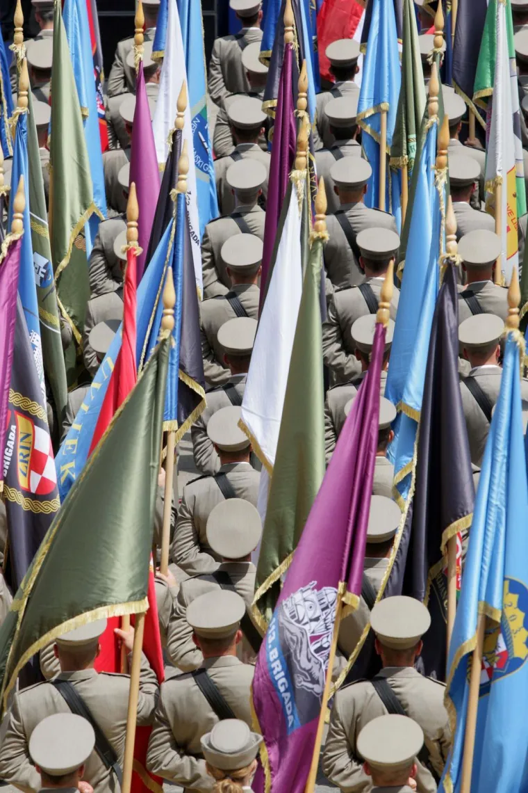 Nekad je dana&scaron;nji dan bio praznik, slavilo se i mimohodima na Trgu: Prisjetite se ceremonija iz Sanaderove ere