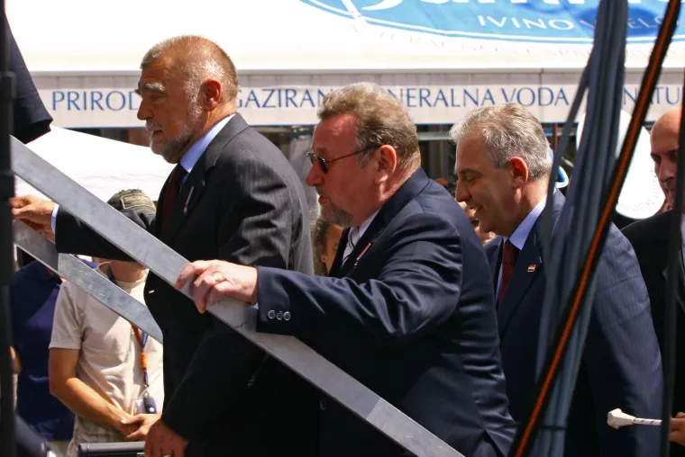 Nekad je dana&scaron;nji dan bio praznik, slavilo se i mimohodima na Trgu: Prisjetite se ceremonija iz Sanaderove ere