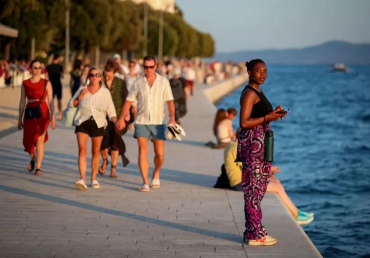 Zgodna brineta nosila je ono &scaron;to je 2024. bio hit, a sve zbog Baby Lasagne