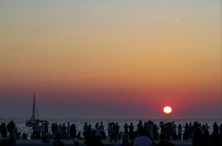 Zgodna brineta nosila je ono &scaron;to je 2024. bio hit, a sve zbog Baby Lasagne