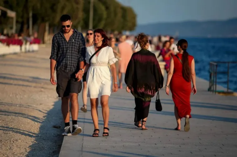 Zgodna brineta nosila je ono &scaron;to je 2024. bio hit, a sve zbog Baby Lasagne