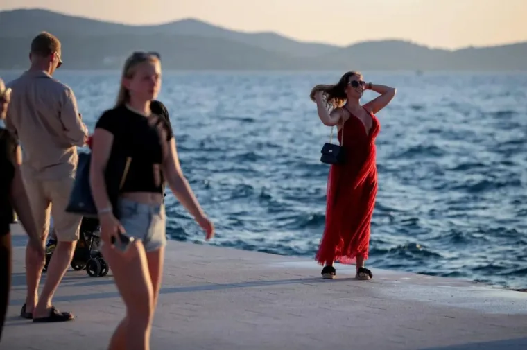 Zgodna brineta nosila je ono &scaron;to je 2024. bio hit, a sve zbog Baby Lasagne