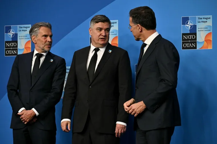 Pogledajte s kojom dvojicom je Milanović pozirao na NATO samitu: 'Nisam dobro, vučem koronu'