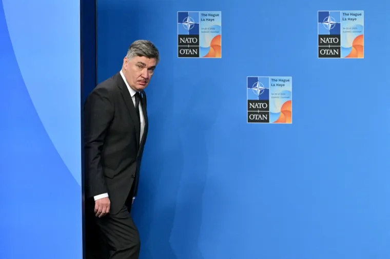 Pogledajte s kojom dvojicom je Milanović pozirao na NATO samitu: 'Nisam dobro, vučem koronu'