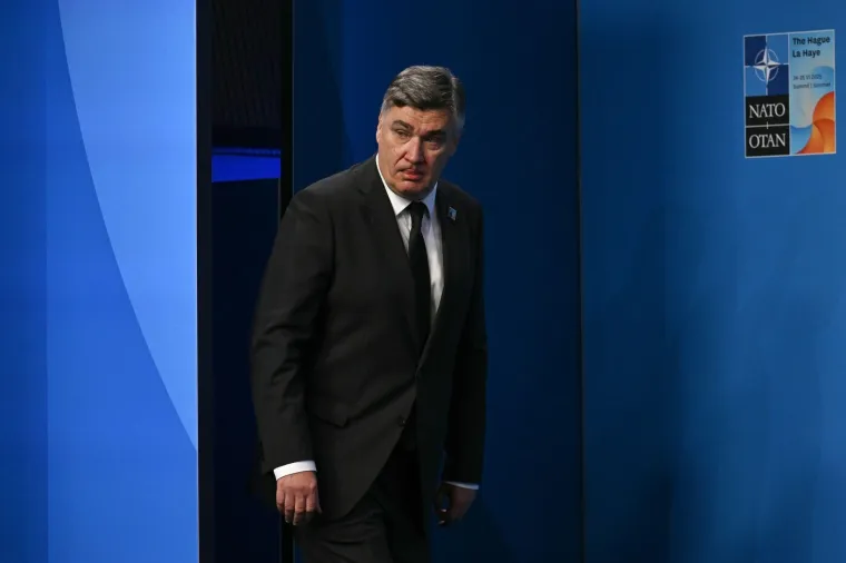 Pogledajte s kojom dvojicom je Milanović pozirao na NATO samitu: 'Nisam dobro, vučem koronu'