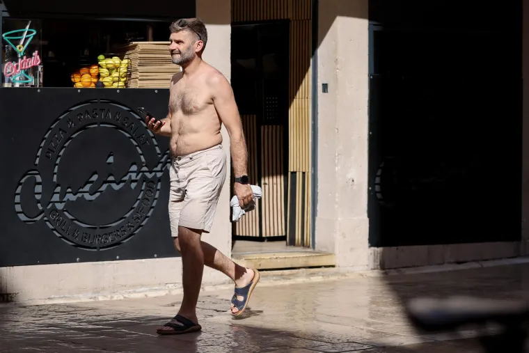 U Zadru nije vruće samo zbog temperature: Mještani na rivi pokazali zavidne figure