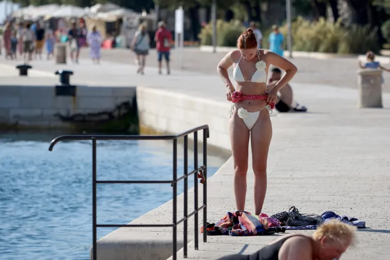 U Zadru nije vruće samo zbog temperature: Mještani na rivi pokazali zavidne figure