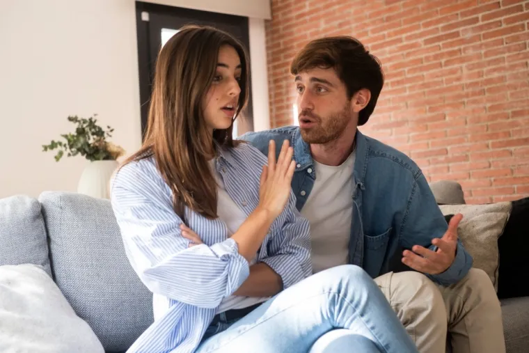 Podmukle manipulacije kod partnera: 30 toksičnih osobina koje uništavaju vezu i vas