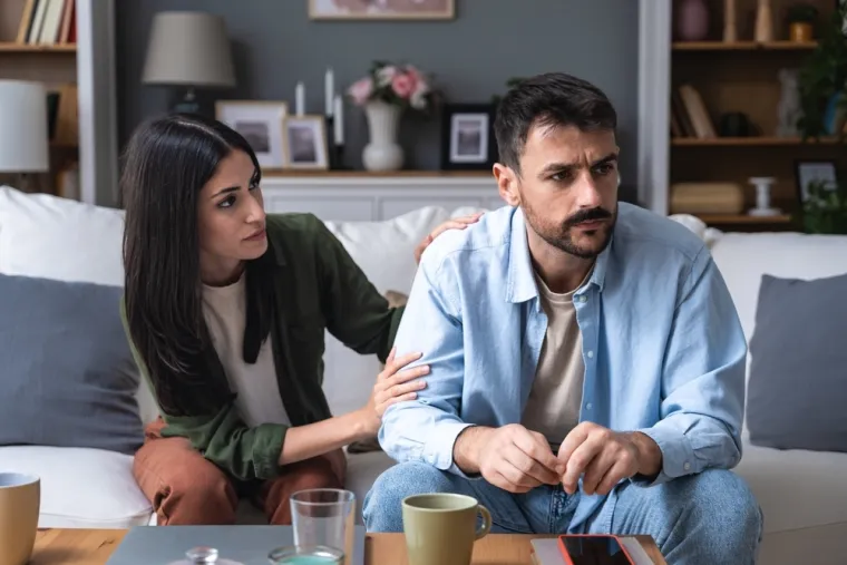 Podmukle manipulacije kod partnera: 30 toksičnih osobina koje uništavaju vezu i vas