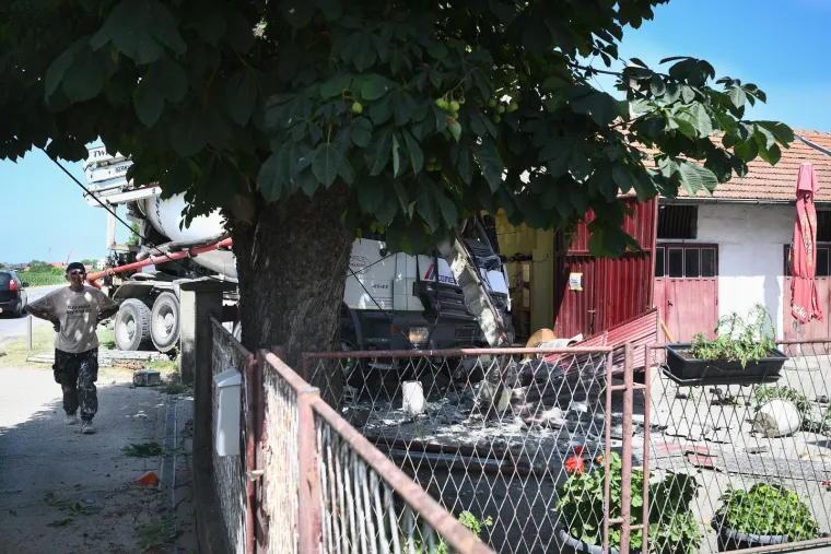 Kamionom uletio u kuću u Zagrebu, pogledajte uznemirujuće fotografije: 'Vidio sam kako gubi nadzor'