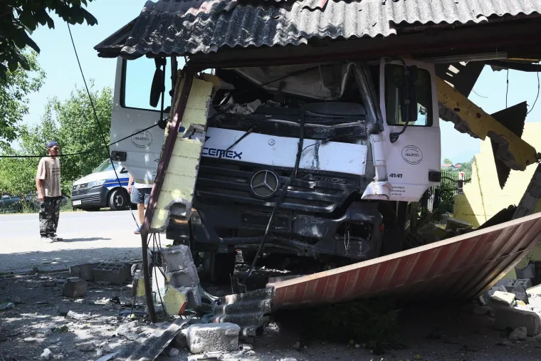 Kamionom uletio u kuću u Zagrebu, pogledajte uznemirujuće fotografije: 'Vidio sam kako gubi nadzor'