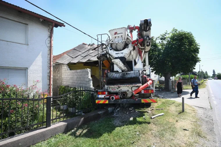 Kamionom uletio u kuću u Zagrebu, pogledajte uznemirujuće fotografije: 'Vidio sam kako gubi nadzor'