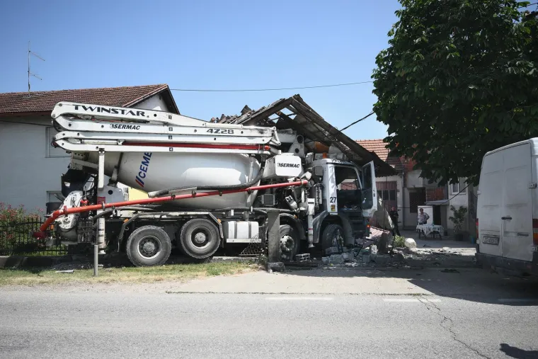 Kamionom uletio u kuću u Zagrebu, pogledajte uznemirujuće fotografije: 'Vidio sam kako gubi nadzor'
