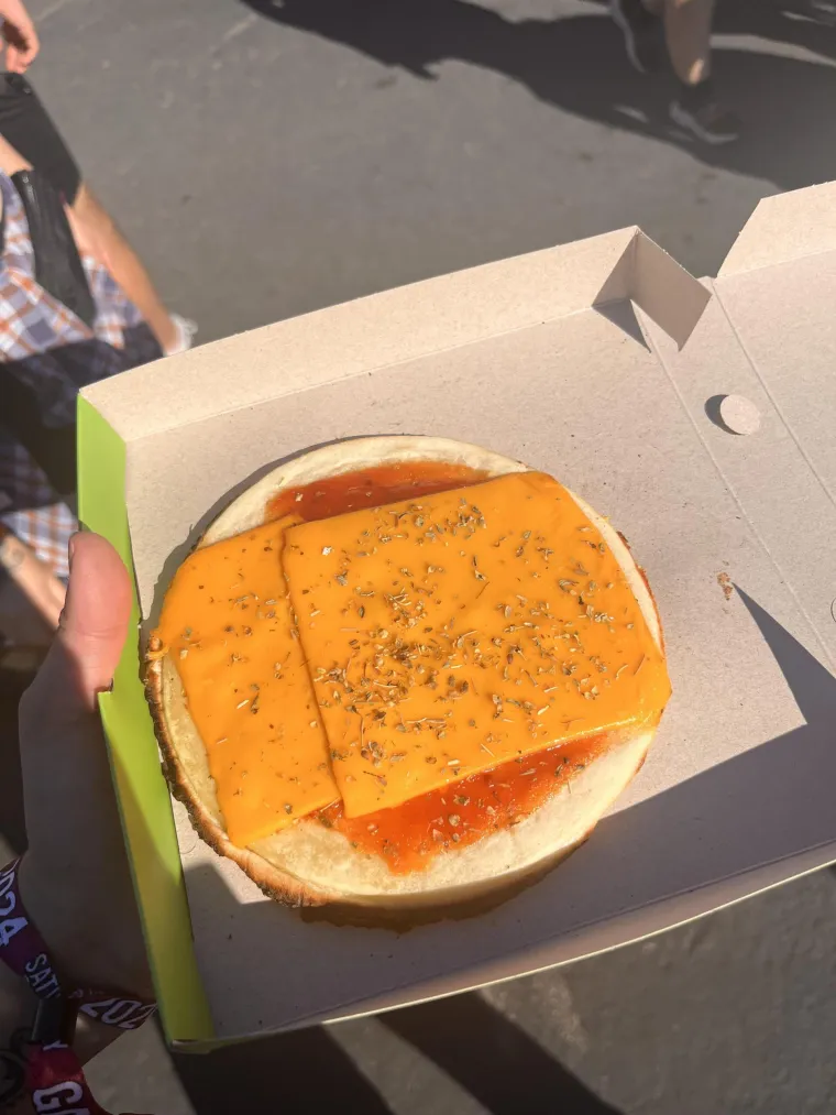 Ovo su najgori zločini nad pizzama zabilježeni kamerom! Časni sude, na tebe je red da izrekneš kazne
