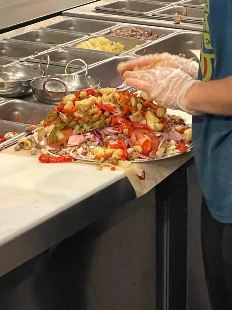Ovo su najgori zločini nad pizzama zabilježeni kamerom! Časni sude, na tebe je red da izrekneš kazne