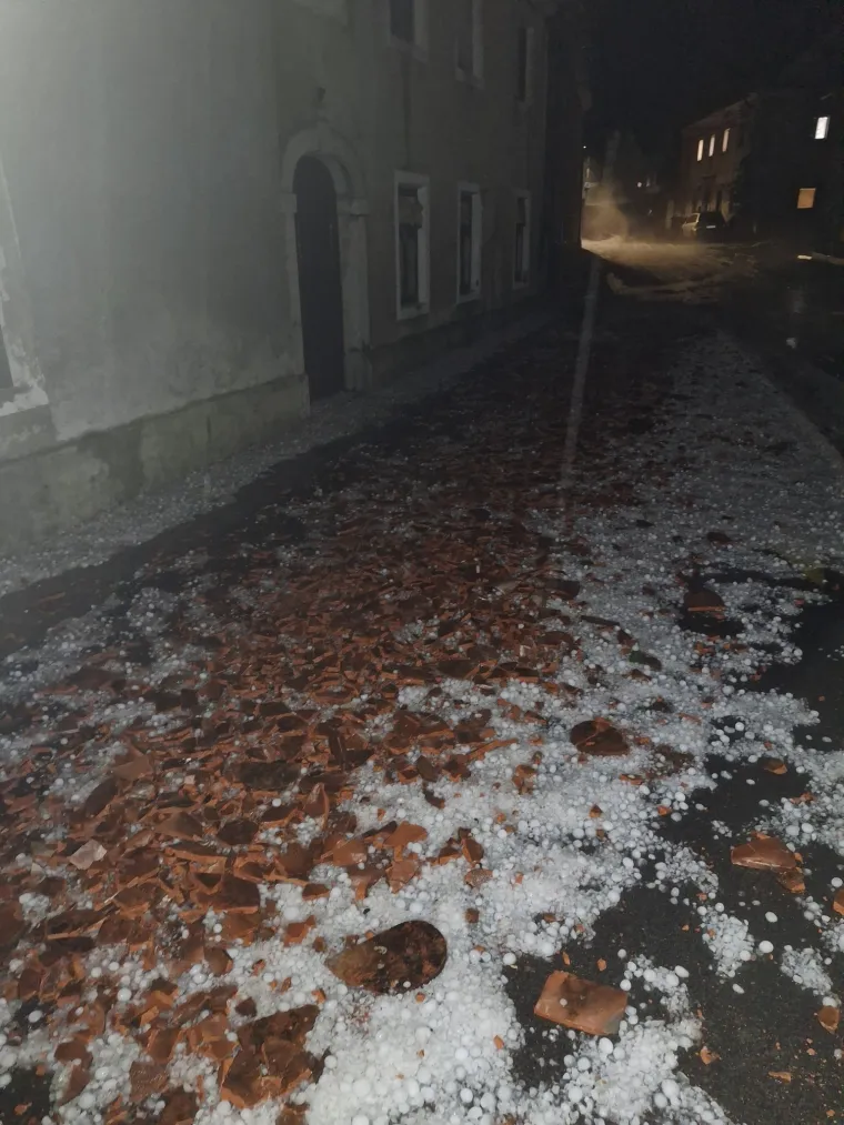 Tuča im probila vozila i krovove, vjetar čupao stabla: 'Imali smo i sreće...'