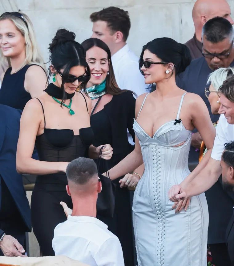 Brutalni dekoltei, brutalni milijuni, Oprah i Bill Gates na vjenčanju Jeffa Bezosa i Lauren Sánchez