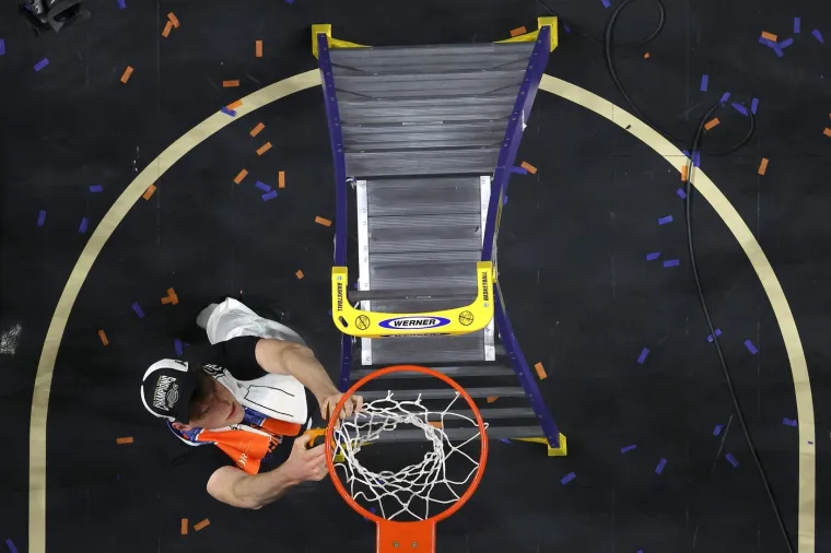 U vrtiću imao 157, a sad 236 cm: Nosi tenisice 57.5 i zaljubio se u &Scaron;ibenik: 'Unesem 6000 kalorija dnevno'