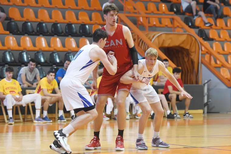 U vrtiću imao 157, a sad 236 cm: Nosi tenisice 57.5 i zaljubio se u &Scaron;ibenik: 'Unesem 6000 kalorija dnevno'