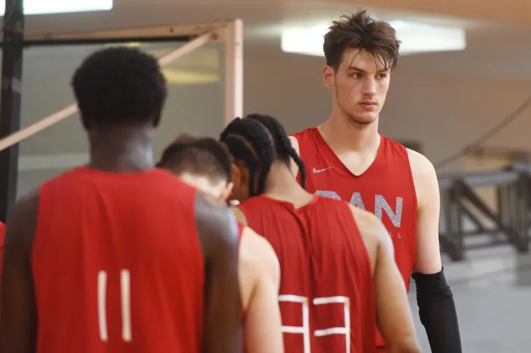 U vrtiću imao 157, a sad 236 cm: Nosi tenisice 57.5 i zaljubio se u &Scaron;ibenik: 'Unesem 6000 kalorija dnevno'