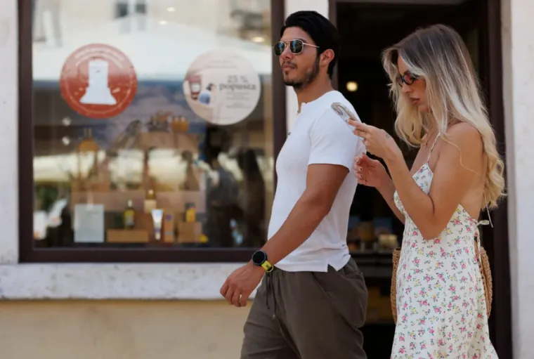 Zadar gori! Turisti preplavili ulice, prekrasne dame pokazale najljepše modne adute