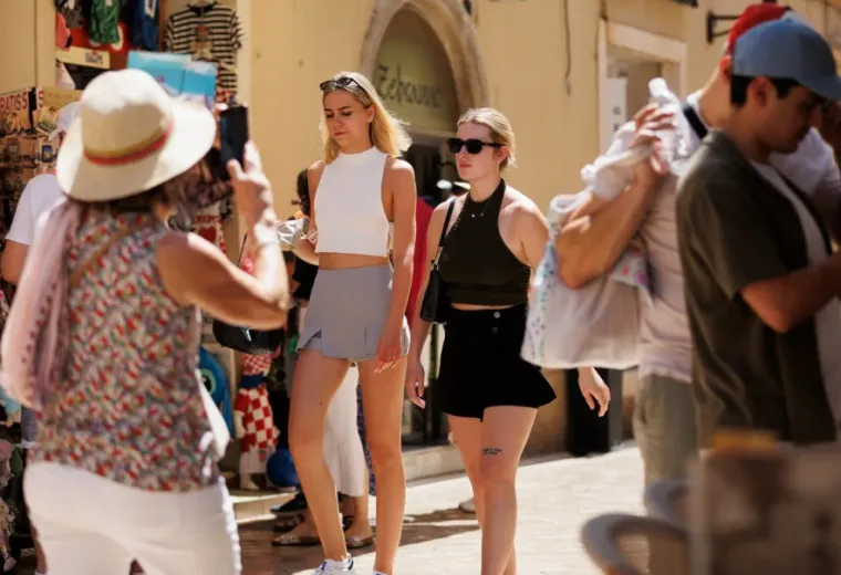 Zadar gori! Turisti preplavili ulice, prekrasne dame pokazale najljepše modne adute