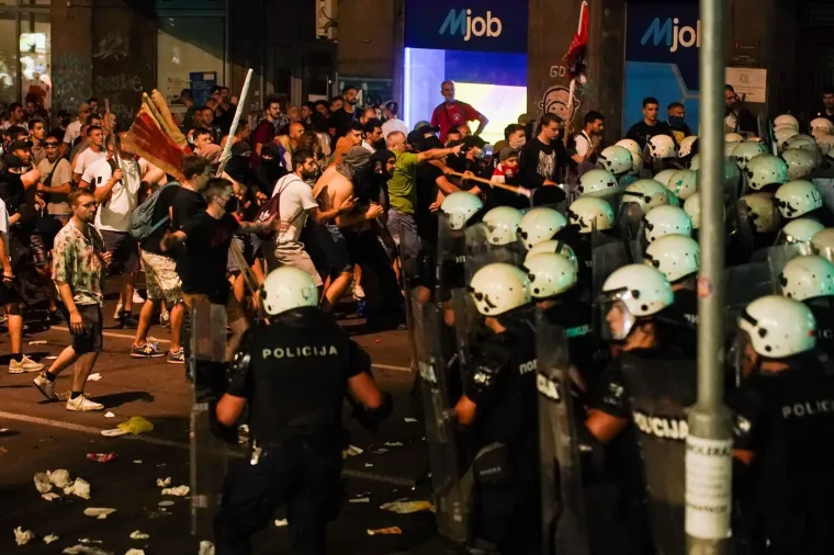 Blokade, uhićenja, kaos i krvave ulice: Ovo su zastrašujući prizori s prosvjeda
