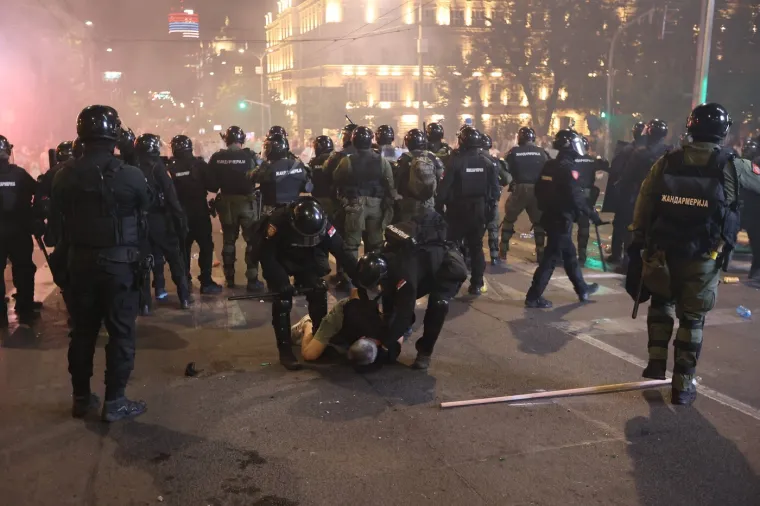 Blokade, uhićenja, kaos i krvave ulice: Ovo su zastrašujući prizori s prosvjeda