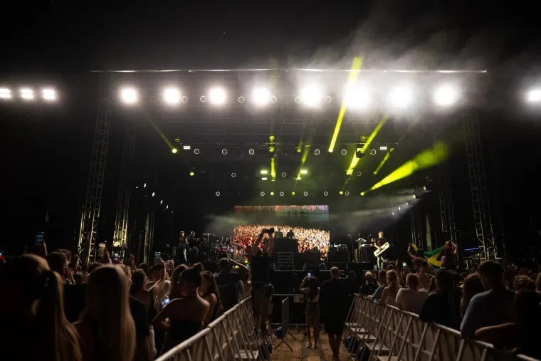 Sinoć je na Jarunu zagrmio Sean Paul: Dočekali ga vri&scaron;tanjem i skakanjem, ovako je to izgledalo