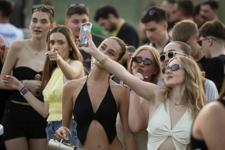 Sinoć je na Jarunu zagrmio Sean Paul: Dočekali ga vri&scaron;tanjem i skakanjem, ovako je to izgledalo