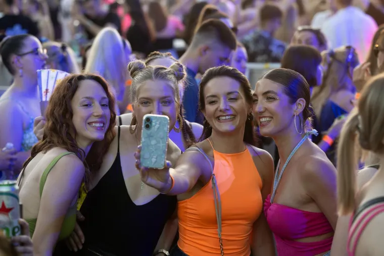 Sinoć je na Jarunu zagrmio Sean Paul: Dočekali ga vri&scaron;tanjem i skakanjem, ovako je to izgledalo