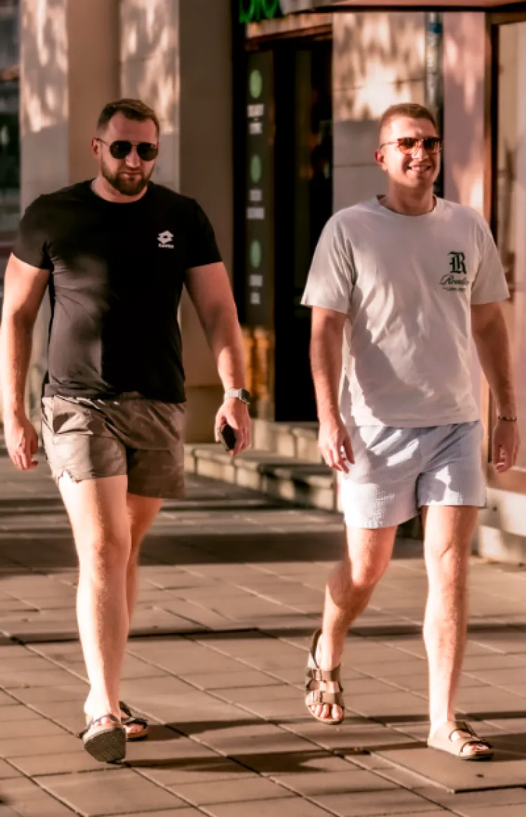 Brineta u bijelom prošetala duge noge i osvojila poglede znatiželjnih Slavonaca