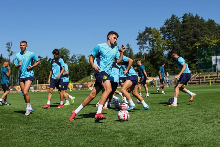 Dinamo na pripremama u luksuznom resortu: Tajnovit osmijeh Kovačevića daje nešto naslutiti...