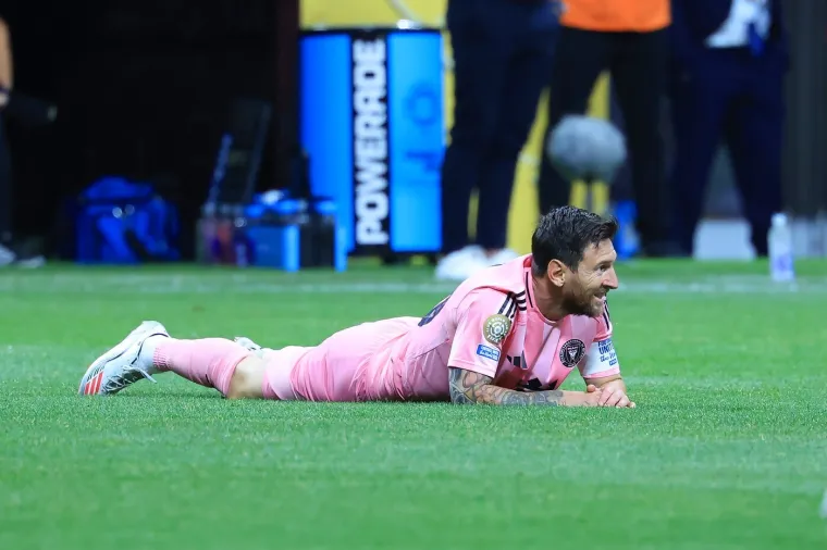 Tužan izraz lica Lea Messija po izlasku sa stadiona: Jedna djevojka ipak je ukrala show