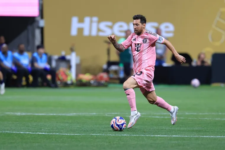 Tužan izraz lica Lea Messija po izlasku sa stadiona: Jedna djevojka ipak je ukrala show