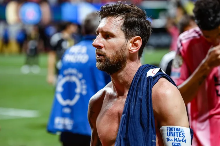 Tužan izraz lica Lea Messija po izlasku sa stadiona: Jedna djevojka ipak je ukrala show