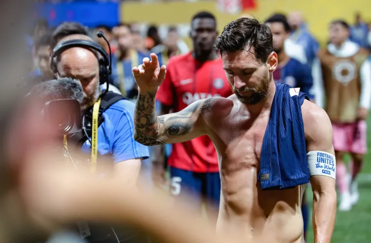 Tužan izraz lica Lea Messija po izlasku sa stadiona: Jedna djevojka ipak je ukrala show