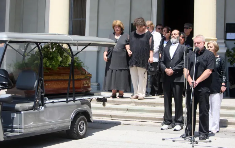 Tomislav Gotovac napustio nas je prije 15 godina, a ovako je izgledao sprovod koji je režirao sam