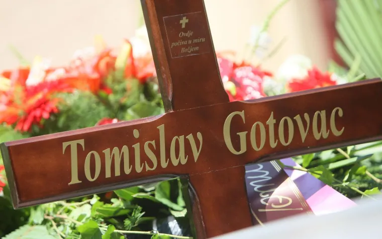 Tomislav Gotovac napustio nas je prije 15 godina, a ovako je izgledao sprovod koji je režirao sam