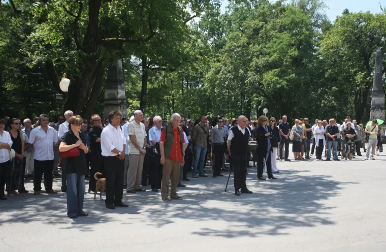 Tomislav Gotovac napustio nas je prije 15 godina, a ovako je izgledao sprovod koji je režirao sam