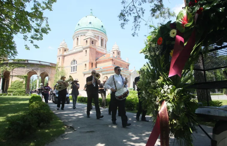 Tomislav Gotovac napustio nas je prije 15 godina, a ovako je izgledao sprovod koji je režirao sam