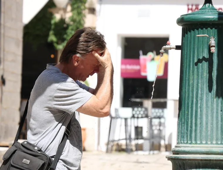 Pakleno vruće za početak tjedna! Ovo su najtopliji gradovi koji se 'prže' u podne