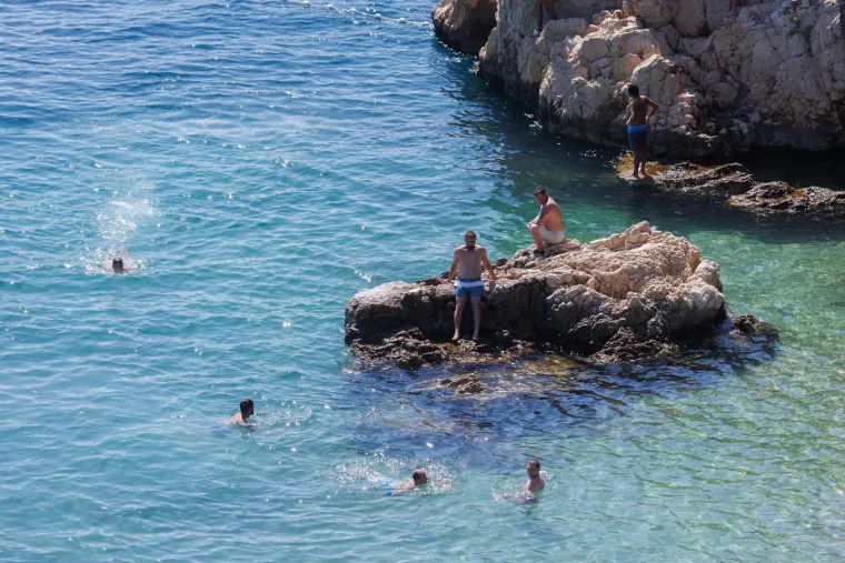 Pakleno vruće za početak tjedna! Ovo su najtopliji gradovi koji se 'prže' u podne