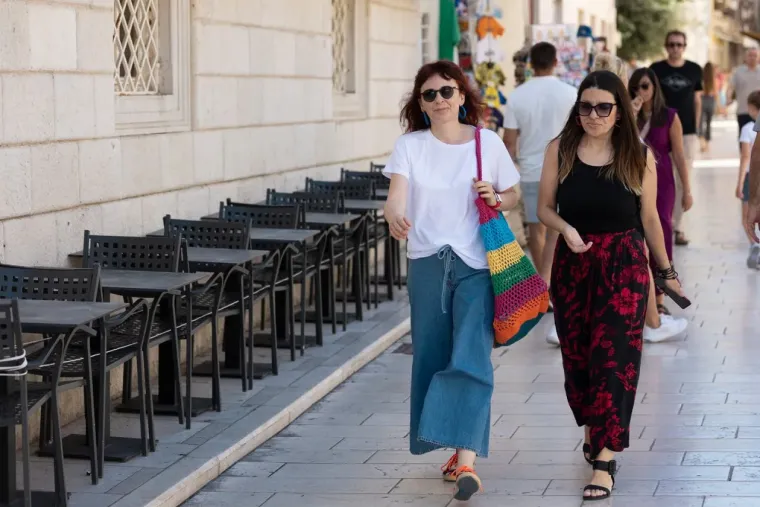 Temperatura raste zbog nje: Zadranka oduševila tamnim tenom i vitkom linijom
